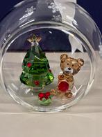 Swarovski kerstbal beer met boom, Verzamelen, Swarovski, Ophalen of Verzenden, Zo goed als nieuw, Figuurtje
