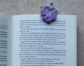 Gehaakte boekenlegger beschikbaar voor biedingen