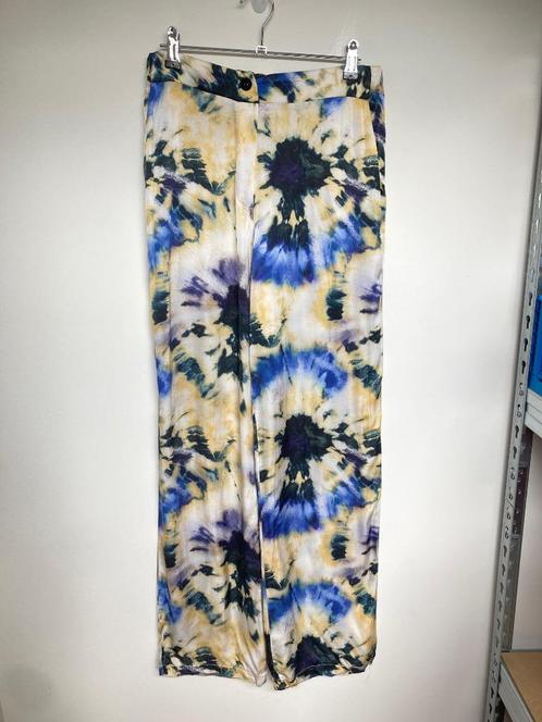 Amaya Amsterdam Abby pants floral blauw creme wijde pijp S, Kleding | Dames, Broeken en Pantalons, Zo goed als nieuw, Maat 36 (S)