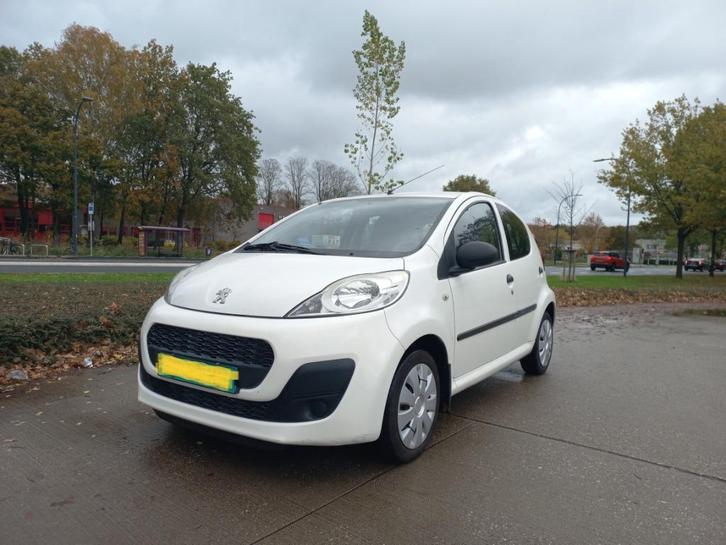 Peugeot 107 1.0 12V 5DR 2013 Wit, Auto's, Peugeot, Bedrijf, Benzine, A, Hatchback, Handgeschakeld, Origineel Nederlands, Wit, Grijs