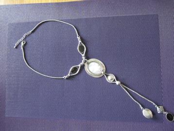 ketting met hanger beschikbaar voor biedingen