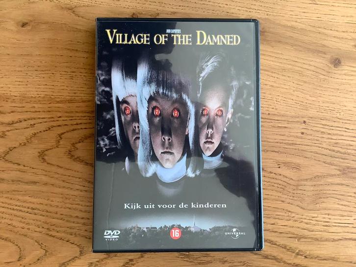 2). Village of the Damned, regie door John Carpenter., Cd's en Dvd's, Dvd's | Horror, Zo goed als nieuw, Spoken en Geesten, Vanaf 16 jaar