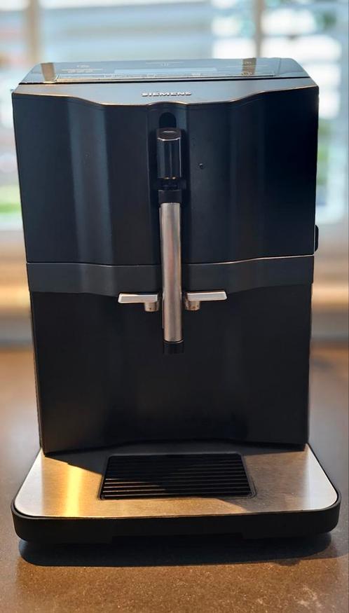 Zwarte Siemens EQ3 S300 volautomatische koffiemachine, Witgoed en Apparatuur, Koffiezetapparaten, Gebruikt, Koffiebonen, Koffiemachine