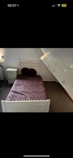 Bed met nachtkastje, Huis en Inrichting, Ophalen