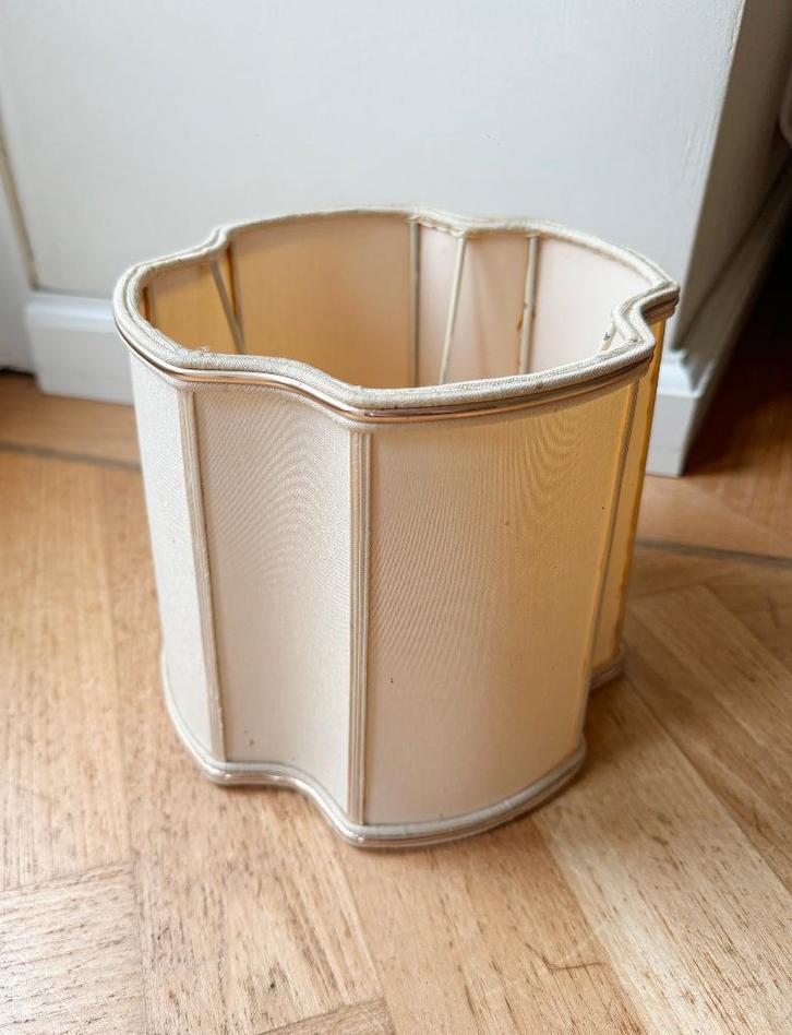 Lampenkapje vintage creme gouden bies retro brocante, Huis en Inrichting, Lampen | Lampenkappen, Gebruikt, Minder dan 25 cm, Overige vormen