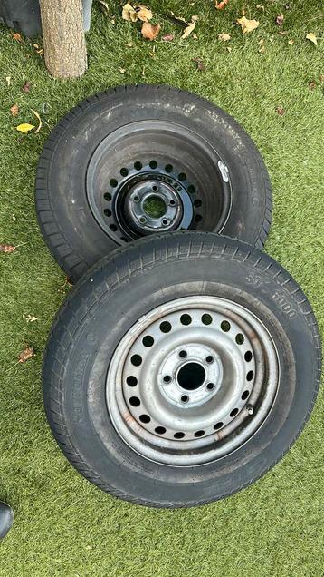 14” banden gratis (oud ijzer) moet weg beschikbaar voor biedingen