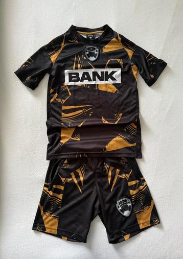 Jongens setje van Bank. Mt.140. beschikbaar voor biedingen