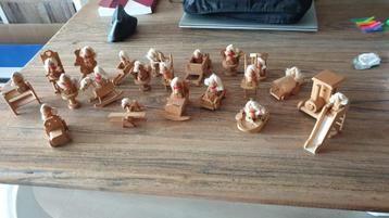 Vintage houten poppetjes beschikbaar voor biedingen