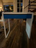 Wit bureau met gekleurde la + witte bureaustoel., Ophalen