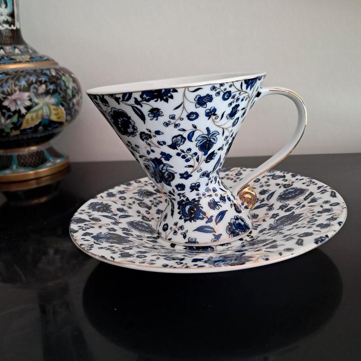 Bijzonder Kop en Schotel Set - Blauw Bloemmotief, Antiek en Kunst, Antiek | Servies los, Ophalen of Verzenden