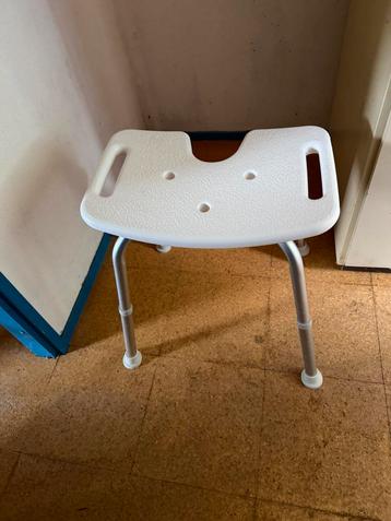 Nieuwe douche kruk beschikbaar voor biedingen
