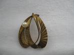 Oude goudkleurige broche met pareltje, Sieraden, Tassen en Uiterlijk, Antieke sieraden, Ophalen of Verzenden, Overige materialen