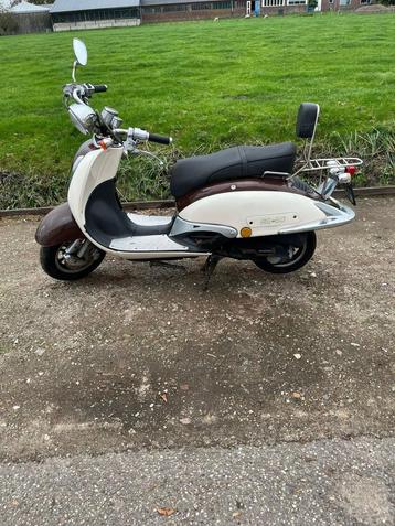 Retro scooter Turbho rg50 beschikbaar voor biedingen