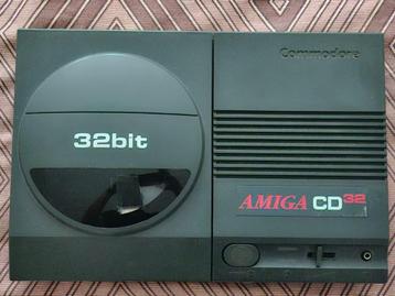 Amiga CD32 Console + kabels – Zeldzaam met 3 Games beschikbaar voor biedingen