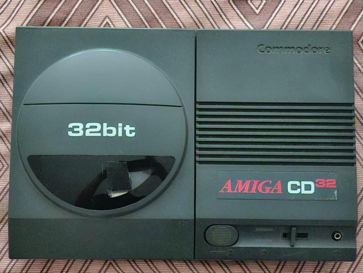 Amiga CD32 Console + kabels – Zeldzaam met 3 Games, Computers en Software, Vintage Computers, Ophalen of Verzenden