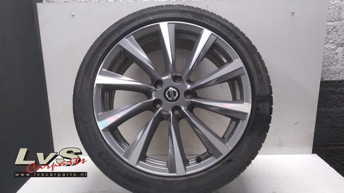 Velg + Band van een Nissan Qashqai, Auto-onderdelen, Gebruikt, -, -, Ophalen of Verzenden