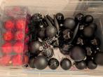 Set kerstballen rood en zwart in box, Diversen, Ophalen