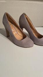 Dames pump maat 40, Kleding | Dames, Schoenen, Beige, Ophalen of Verzenden, Zo goed als nieuw, Sneakers of Gympen