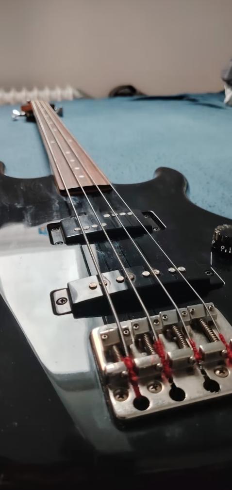 Yamaha BB-VI Broad Bass met Aria Pro II-hals (hybride), Muziek en Instrumenten, Snaarinstrumenten | Gitaren | Bas, Zo goed als nieuw