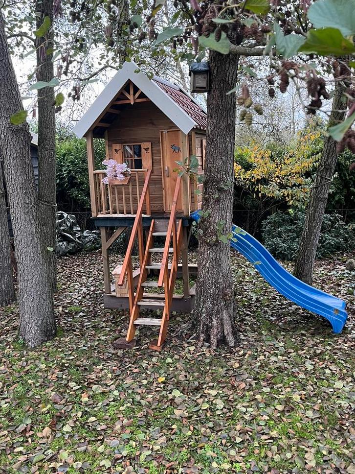 Kinderspeelhuis met glijbaan en zandbak, Kinderen en Baby's, Speelgoed | Buiten | Speelhuisjes, Nieuw, Hout, Ophalen