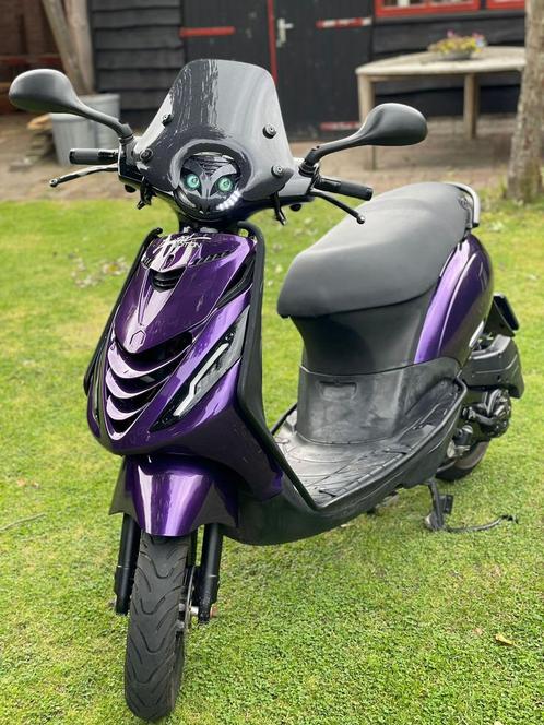 Piaggio ZIP 4T 2V uit 2011 in goede staat, rijdt perfect, Fietsen en Brommers, Scooters | Piaggio, Gebruikt, Zip, Ophalen