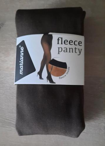 Te koop aangeboden nieuwe bruine fleece panty.