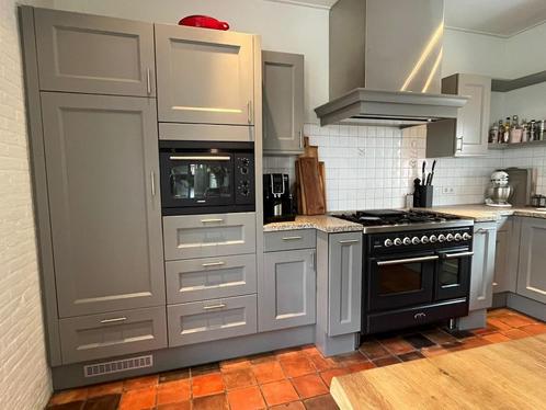 Keuken compleet. landelijk en groot, Huis en Inrichting, Keuken | Complete keukens, Gebruikt, Hoekkeuken, Grijs, Graniet of Steen