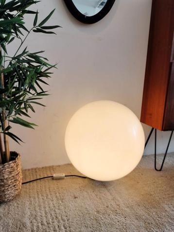 Space Age XL witte vloerlamp bol beschikbaar voor biedingen