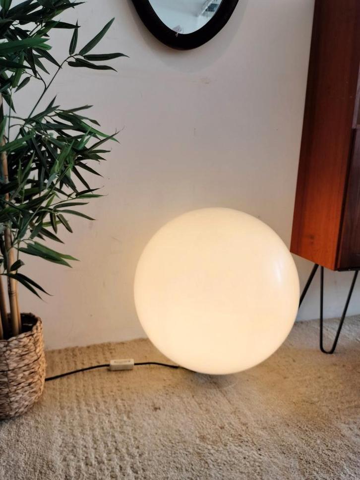 Space Age XL witte vloerlamp bol, Huis en Inrichting, Lampen | Vloerlampen, Zo goed als nieuw, Minder dan 100 cm, Ophalen of Verzenden