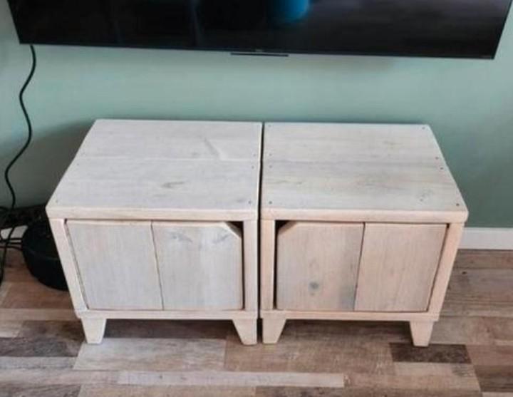 2 steigerhouten whitewash nachtkastjes, Huis en Inrichting, Woonaccessoires | Kisten, Minder dan 50 cm, Minder dan 50 cm, Ophalen