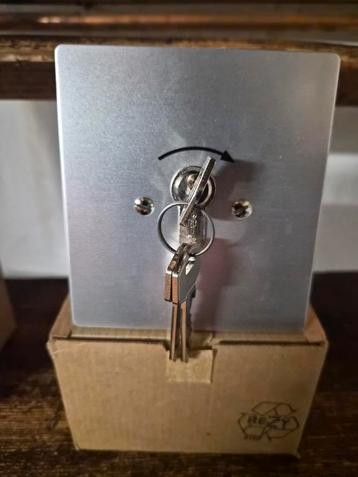 Nieuwe Inbouw Sleutelschakelaar met 3 Sleutels beschikbaar voor biedingen