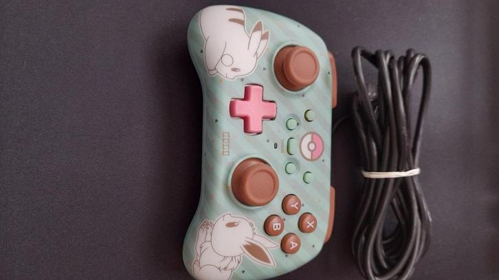 HORIPAD Mini Pikachu & Eevee – Nintendo Switch Controller, Spelcomputers en Games, Spelcomputers | Nintendo Consoles | Accessoires