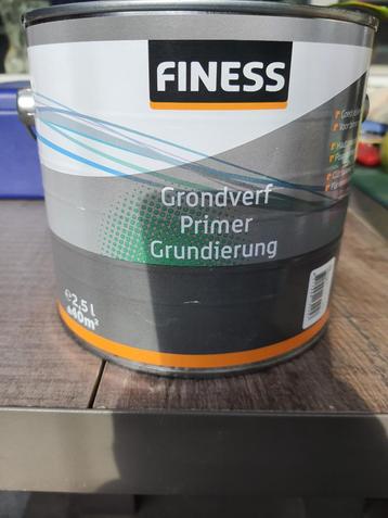 2 verschillende grondverf van finess voor binnen en buiten  beschikbaar voor biedingen