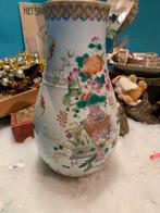Antieke Chinese vaas met bloemmotieven, Ophalen of Verzenden