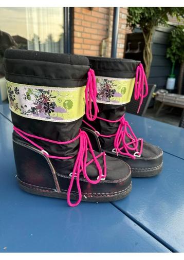 Dames moonboots maat 38-40 beschikbaar voor biedingen