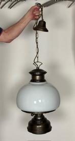 Kamerlamp, koper met witglazen kap, Ophalen, Glas, 50 tot 75 cm