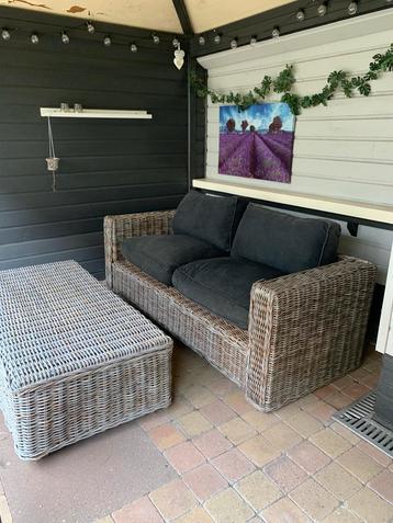 Rotan Loungeset - bank met tafel/hocker beschikbaar voor biedingen