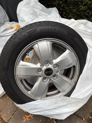 Mini cooper 15 inch velgen + nieuwe all weather banden beschikbaar voor biedingen