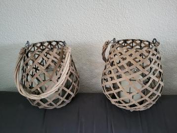 2 grote kaarsenhouders met glas inclusief kaarsen hoogte 22, beschikbaar voor biedingen