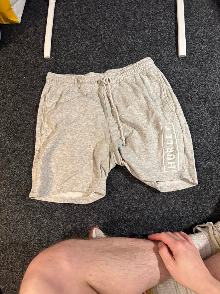 Grijze Hurley Short - Maat M, Ophalen of Verzenden, Zo goed als nieuw, Maat 48/50 (M), Grijs