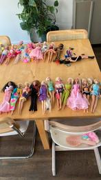 11 moderne Barbies compleet aangekleed met accessoires, Kinderen en Baby's, Speelgoed | Poppen, Ophalen of Verzenden, Gebruikt