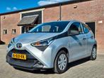 Toyota Aygo 1.0 Vvt-i 72pk 5D 2020 Grijs Airco CV BTW auto, Auto's, Voorwielaandrijving, Stof, Euro 6, 4 stoelen
