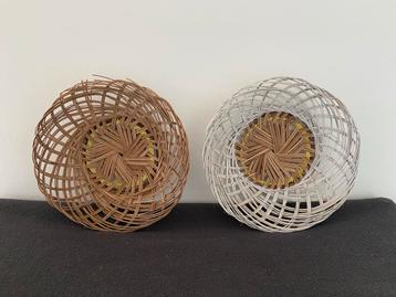 Decoratieve schaaltjes van riet beschikbaar voor biedingen