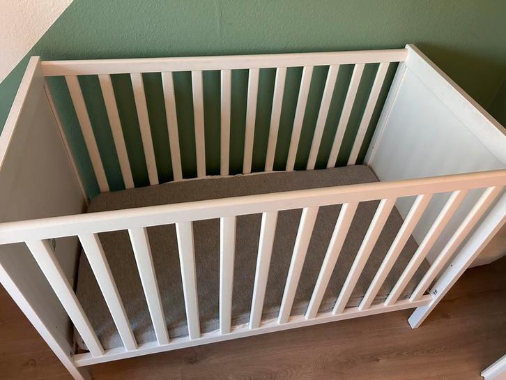 IKEA Sundvik Ledikant + Matras, Kinderen en Baby's, Babywiegjes en Ledikanten, Zo goed als nieuw, Ledikant, Ophalen