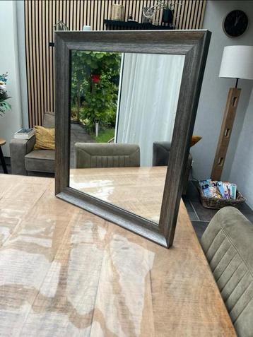 Mooie tin zilver kleurige spiegel 70x60 cm beschikbaar voor biedingen