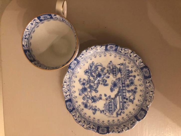 Antiek Theekopje met Schotel Blauw Bloemmotief, Antiek en Kunst, Antiek | Servies los, Ophalen of Verzenden