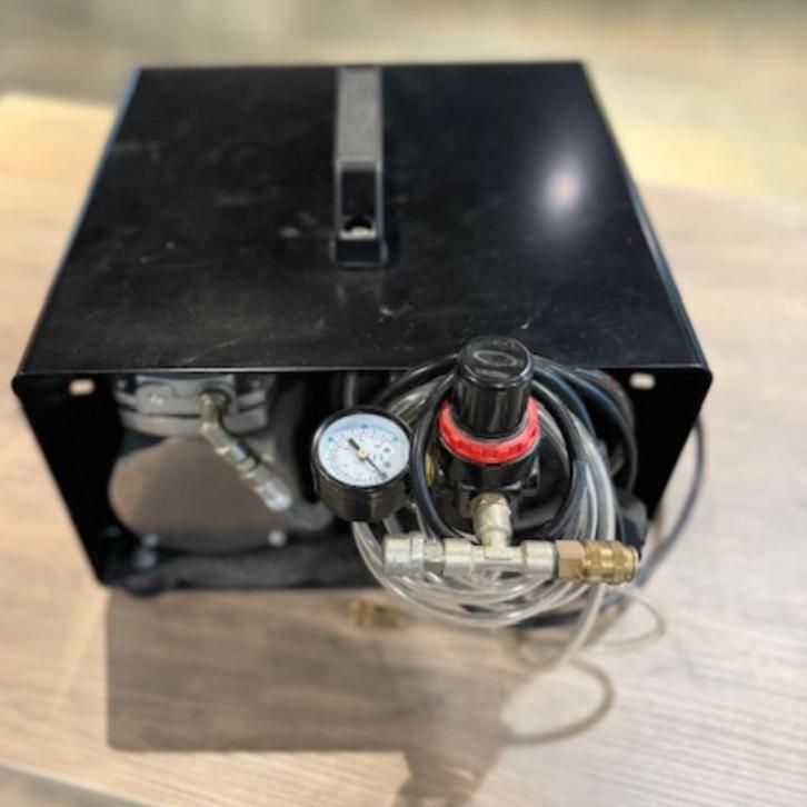Werther TC108 Black Bull Professional Silent Air Compressor, Doe-het-zelf en Verbouw, Compressors, Gebruikt