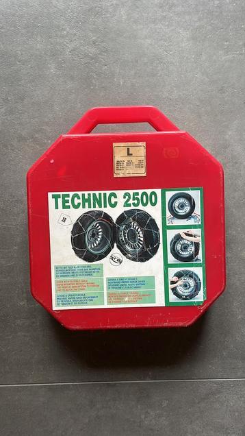 Te koop sneeuwkettingen beschikbaar voor biedingen