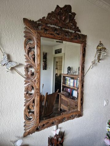 Diversen antiek verdiept houtsnijwerk spiegels +meer curiosa beschikbaar voor biedingen