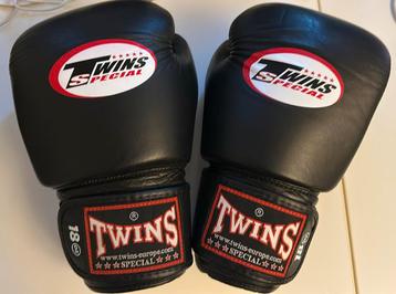 Twins 18oz bokshandschoenen (leren) beschikbaar voor biedingen